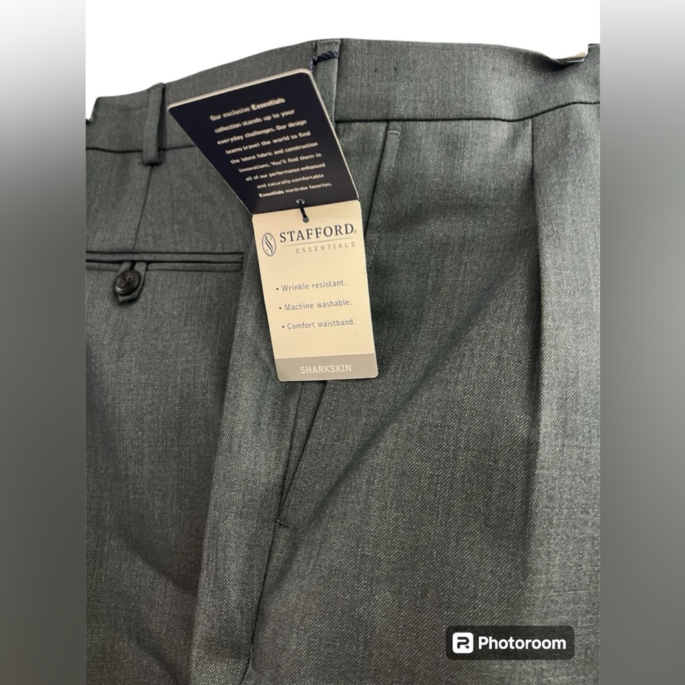 Stafford men’s dress pants: new with tags grey;